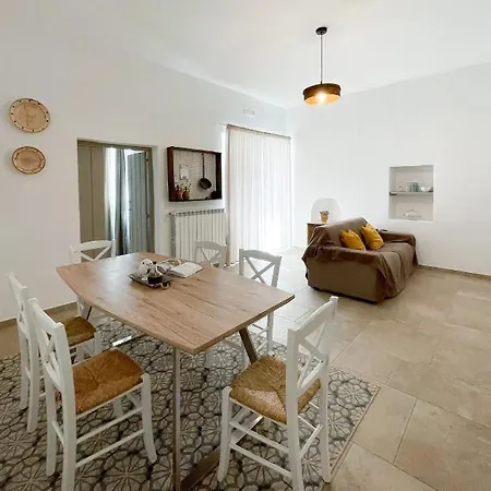 Trullo San Vincenzo Con Piscina Affittacamere Monopoli