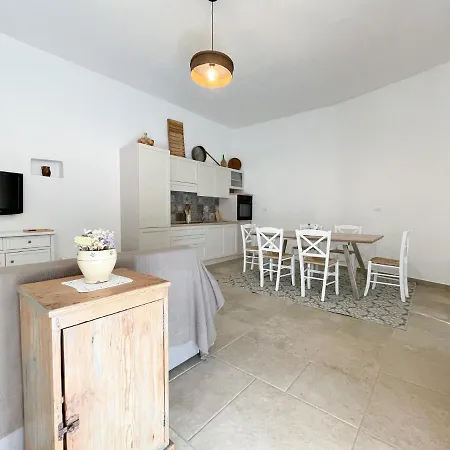 Trullo San Vincenzo Con Piscina Guest house