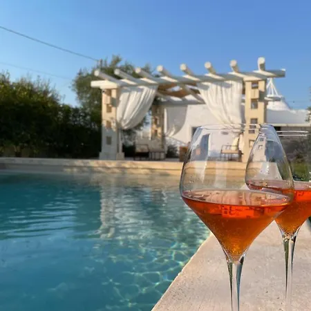 Trullo San Vincenzo Con Piscina Guest house *